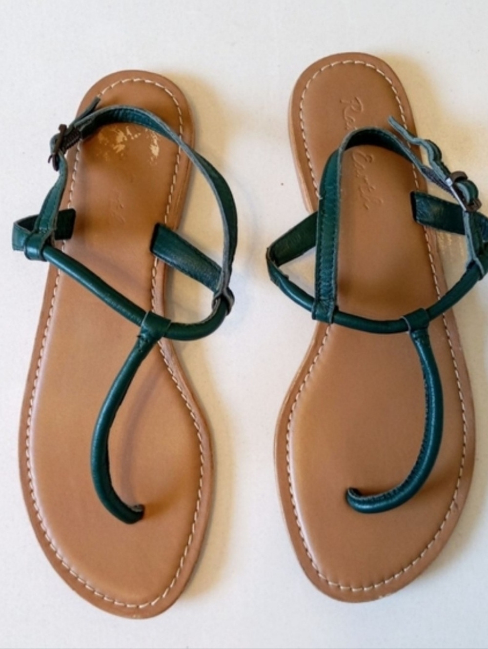 Rare Earth green "T" strap leather nomadic minimal lines thong sandals